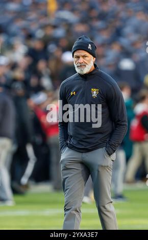 Landover, MD, Stati Uniti. 14 dicembre 2024. Capo allenatore dei Navy Midshipmen Brian Newberry prima di una partita di football NCAA tra la United States Naval Academy e la United States Military Academy al Northwest Stadium di Landover, MD. Justin Cooper/CSM/Alamy Live News Foto Stock