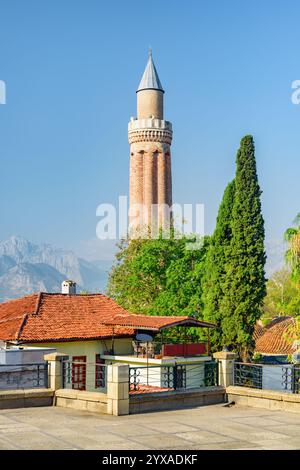 Vista della Moschea Yivli Minare a Kaleici di Antalya Foto Stock