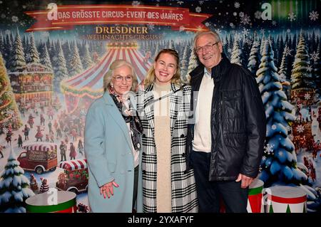 Ursula Herrmann, Christiane Reppe und Hans-Joachim Herrmann bei der Premiere des 27. Dresdner Weihnachts-Circus an der Washingtonstraße. Dresda, 13.12.2024 *** Ursula Herrmann, Christiane Reppe e Hans Joachim Herrmann alla prima del circo natalizio di Dresda del 27 su Washingtonstraße Dresda, 13 12 2024 foto:XM.xWehnertx/xFuturexImagex weihnachtszirkus dresden 4209 Foto Stock