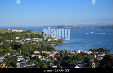 Case residenziali sulla riva del porto di Waitemata. Devonport. Auckland. Foto Stock