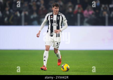 Torino, Italia. 14 dicembre 2024. Nicolo Savona della Juventus FC in azione durante la partita di serie A tra Juventus FC e Venezia FC. Crediti: Nicolò campo/Alamy Live News Foto Stock