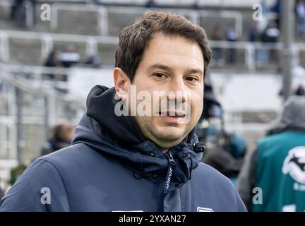 Chef-allenatore Argirios Giannikis (TSV 1860 Muenchen). GER, TSV 1860 Muenchen gegen SC Verl, Fussball, 3. Bundesliga, 18 anni. Spieltag, Saison 2024/2025, 14.12.2024. (LE NORMATIVE DFL DFB VIETANO QUALSIASI USO DI FOTOGRAFIE COME SEQUENZE DI IMMAGINI E/O QUASI-VIDEO). Foto: Eibner-Pressefoto/Heike Feiner Foto Stock