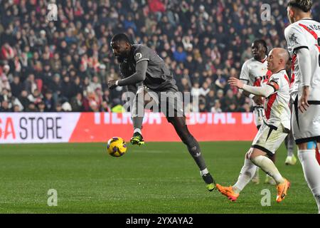 Madrid, Madrid, Spagna. 14 dicembre 2024. 22 ANTONIO RÃÅ“DIGER del Real Madrid CF durante la partita LaLiga EA Sports tra Rayo Vallecano de Madrid 3 vs Real Madrid CF 3 allo stadio de Vallecas il 14 dicembre 2024 a Madrid in Spagna. (Immagine di credito: © Oscar Manuel Sanchez/ZUMA Press Wire) SOLO PER USO EDITORIALE! Non per USO commerciale! Foto Stock