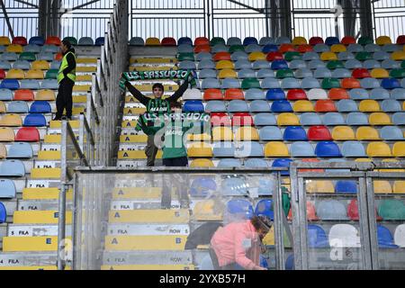 Frosinone, Italia. 14 dicembre 2024. Stadio Benito stirpe, Frosinone, Italia - i tifosi del Sassuolo durante la partita di calcio di serie B, Frosinone vs Sassuolo, 14 dic 2024 (foto di Roberto Ramaccia/Sipa USA) crediti: SIPA USA/Alamy Live News Foto Stock