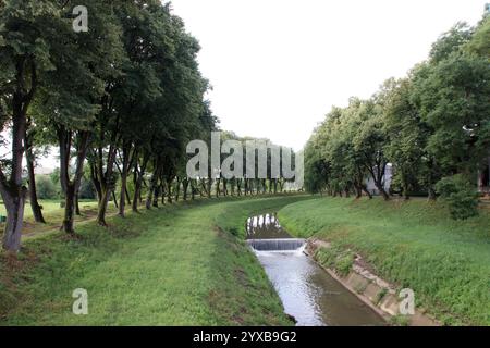 Fiume Petrinjcica nel centro della città di Petrinja, Croazia Foto Stock