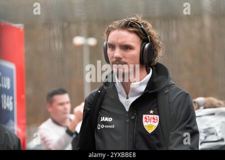 VOR Spielbeginn, Nick Woltemade (VfB Stuttgart, #11) GER, 1. FC Heidenheim vs. VfB Stuttgart, Fussball, Herren, 1. Bundesliga, 14 anni. Spieltag, Spielzeit 2024/2025, 15.12.2024, LE NORMATIVE DFL/DFB VIETANO QUALSIASI USO DI FOTOGRAFIE COME SEQUENZE DI IMMAGINI E/O QUASI-VIDEO, foto: Eibner-Pressefoto/Wolfgang Frank Foto Stock