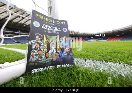 Vista generale del programma della partita all'interno dello stadio in vista della finale della Premier Sports Cup all'Hampden Park, Glasgow. Data foto: Domenica 15 dicembre 2024. Foto Stock