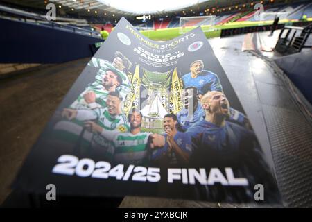 Vista generale del programma della partita all'interno dello stadio in vista della finale della Premier Sports Cup all'Hampden Park, Glasgow. Data foto: Domenica 15 dicembre 2024. Foto Stock