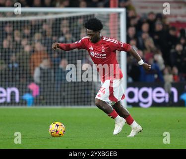 Nottingham, Regno Unito. 14 dicembre 2024. NOTTINGHAM, INGHILTERRA, 14 DICEMBRE: Ola Aina Nottingham Forest durante la partita di Premier League tra Nottingham Forest e Aston Villa Town al City Ground il 30 novembre 2024 a Nottingham, Inghilterra. (Paul Bonser/SPP) credito: SPP Sport Press Photo. /Alamy Live News Foto Stock