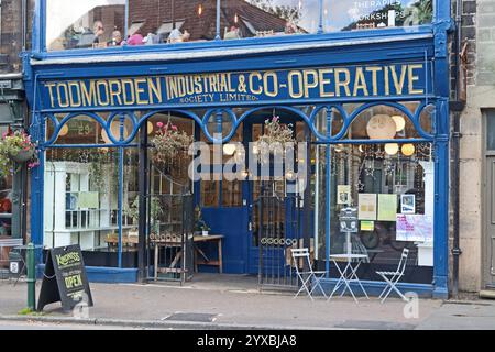 Vetrina di FormerTodmorden Industrial and Co-operative, Todmorden Foto Stock