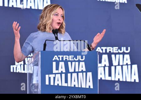 Roma, Italia. 15 dicembre 2024. Giorgia Meloni Presidente del Consiglio dei Ministri partecipa all'evento Atreju, la festa dei Fratelli d'Italia al Circo massimo, il 15 dicembre 2024 a Roma. 25° edizione di Atreju, il partito Fratelli d'Italia si tiene al Circo massimo, a Roma. Crediti: Domenico Cippitelli/Alamy Live News Foto Stock