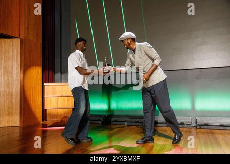 Bruxelles, Belgio. 13 dicembre 2024. FOCUS COVERAGE, DISTRIBUZIONE RICHIESTA A BELGA Andy Sarfo e al musicista e regista belga Baloji Tshiani nella foto durante i premi cinematografici "Young Talent Awards" organizzati da We Love Cinema e BNP Paribas Fortis, venerdì 13 dicembre 2024 a Bruxelles. BELGA FOTO HATIM KAGHAT credito: Belga News Agency/Alamy Live News Foto Stock