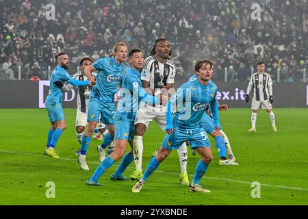 Torino, Italia. 14 dicembre 2024. Jay Idzes di Venezia e Khephren Thuram (19) della Juventus visti durante la partita di serie A tra Juventus e Venezia allo stadio Allianz di Torino. Credito: Gonzales Photo/Alamy Live News Foto Stock