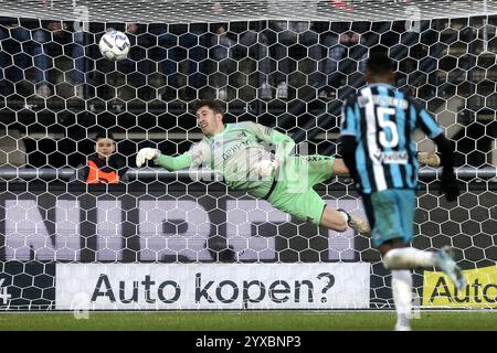 NIJMEGEN - NEC Nijmegen portiere Robin Roefs durante l'incontro olandese Eredivisie tra N.E.C Nijmegen e Sparta Rotterdam a De Goffert il 15 dicembre 2024 a Nijmegen, Paesi Bassi. ANP JEROEN PUTMANS Foto Stock