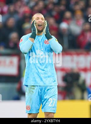 Robin ZENTNER, Torwart MZ 27 nel match FSV MAINZ 05 - FC BAYERN MUENCHEN 2-1 il 14 dicembre 2024 a Magonza, Germania. Stagione 2024/2025, 1.Bundesliga, FCB, München, giorno 14, 14.Spieltag fotografo: Peter Schatz - LE NORMATIVE DFL VIETANO QUALSIASI USO DI FOTOGRAFIE come SEQUENZE DI IMMAGINI e/o QUASI-VIDEO - Foto Stock