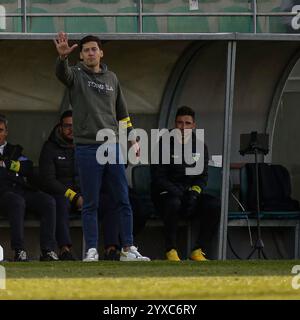 Tondela, PT, Portogallo. 15 dicembre 2024. Tondela (pt) 15/12/2024 - liga portugal meu super - cd tondela x portimonense Ã¢â‚¬' luis pinto allenatore di tondela durante la partita tra tondela x portimonense, valida per il 14° round della liga portugal 2 meu super, tenutasi allo stadio Joao Cardoso, a tondela, questa domenica pomeriggio,(15) (Credit Image: © Alexandre Gomes/TheNEWS2 via ZUMA Press WS2) SOLO USO EDITORIALE! Non per USO commerciale! Foto Stock