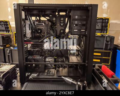 Aprire il case del PC personalizzato su Workbench Foto Stock