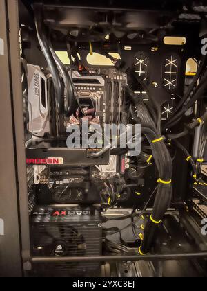 Aprire il case del PC personalizzato su Workbench Foto Stock