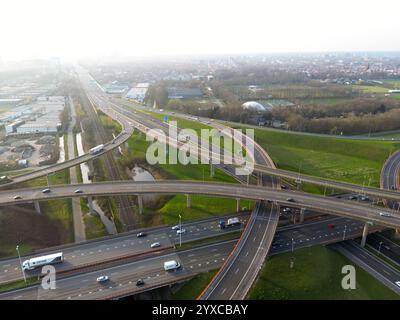 Veduta aerea di un'autostrada di interscambio a quadrifoglio, l'Haque, Paesi Bassi Foto Stock