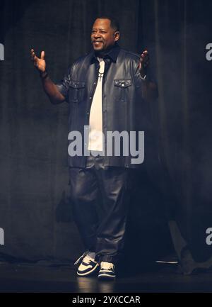 Hollywood Florida, Stati Uniti. 14 dicembre 2024. Martin Lawrence si esibisce durante il "Y'all Know What IT Is!" Tour all'Hard Rock Live tenuto al Seminole Hard Rock Hotel & Casino il 14 dicembre 2024 a Hollywood, Florida. Crediti: Mpi04/Media Punch/Alamy Live News Foto Stock