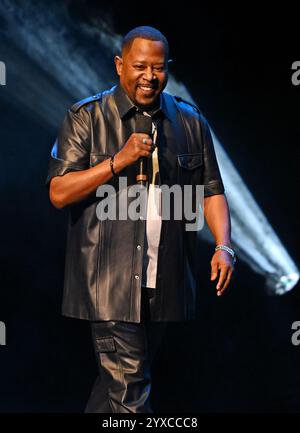 Hollywood Florida, Stati Uniti. 14 dicembre 2024. Martin Lawrence si esibisce durante il "Y'all Know What IT Is!" Tour all'Hard Rock Live tenuto al Seminole Hard Rock Hotel & Casino il 14 dicembre 2024 a Hollywood, Florida. Crediti: Mpi04/Media Punch/Alamy Live News Foto Stock