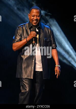 Hollywood Florida, Stati Uniti. 14 dicembre 2024. Martin Lawrence si esibisce durante il "Y'all Know What IT Is!" Tour all'Hard Rock Live tenuto al Seminole Hard Rock Hotel & Casino il 14 dicembre 2024 a Hollywood, Florida. Crediti: Mpi04/Media Punch/Alamy Live News Foto Stock