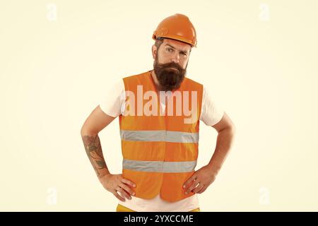 uomo supervisore non rasato isolato su sfondo bianco. uomo supervisore in uniforme. Foto Stock