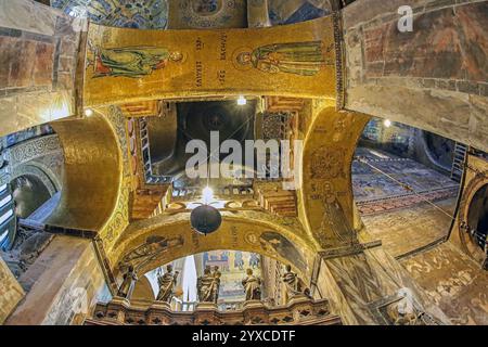 VENEZIA, ITALIA - 17 MARZO 2023: Interno della Cattedrale Patriarcale medievale di San Marco (Basilica Cattedrale Patriarcale di San Marco), Foto Stock