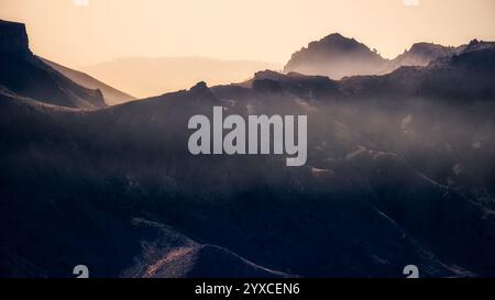 Spettacolare vista panoramica del paesaggio vulcanico sul monte Teide, Tenerife Foto Stock