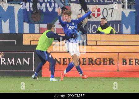 Como, Italia. 15 dicembre 2024. Como'sComo 1907's Nico Pazcelebra durante la partita di calcio di serie A Enilive 2024/2025 tra Como e Roma allo stadio Giuseppe Sinigaglia di Como - domenica 15 dicembre 2024. Sport - calcio. (Foto di Antonio Saia/LaPresse) credito: LaPresse/Alamy Live News Foto Stock