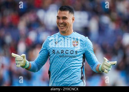 Valencia, Spagna. 15 dicembre 2024. VALENCIA, SPAGNA - 14 DICEMBRE: Andres Fernandez portiere del Levante UD festeggia il 14 dicembre 2024 a Valencia, in Spagna, la partita LaLiga Hypermotion tra Levante UD e Cordoba CF. (Foto di Jose Torres/Photo Players Images/Magara Press) credito: Magara Press SL/Alamy Live News Foto Stock