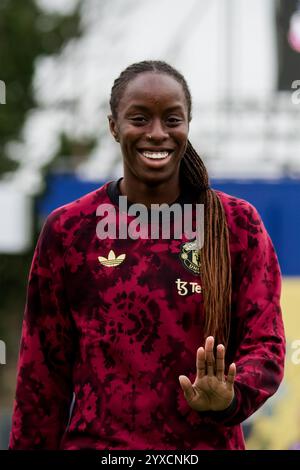 Londra, Regno Unito. 15 dicembre 2024. Londra, Inghilterra, 15 dicembre 2024: Simi Awujo (13 Manchester United) si riscalda prima della partita di Womens Super League tra Crystal Palace e Manchester United al VBS Community Stadium di Londra, Inghilterra. (Pedro Porru/SPP) credito: SPP Sport Press Photo. /Alamy Live News Foto Stock