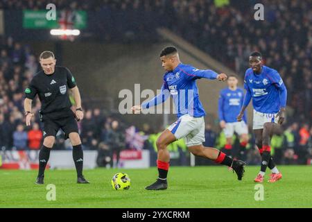 Glasgow, Regno Unito. 15 dicembre 2024. Il Celtic ha giocato con i Rangers a Hampden Park, Glasgow, Scozia, Regno Unito nella finale della Premier Sports Cup. La partita arrivò ai tempi supplementari con il punteggio di 3 - 3 Rangers del Celtic. I marcatori per il Celtic sono stati G. Taylor (56') gol 56 minuti D. Maeda (60') goal 60 minuti N. Kühn (87') e per i Rangers N. Bajrami (41') goal 41 minuti M. Diomande (75') goal 75 minuti Danilo (88'). La partita finì ai rigori e il Celtic vinse 5-4. Crediti: Findlay/Alamy Live News Foto Stock