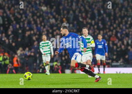 Glasgow, Regno Unito. 15 dicembre 2024. Il Celtic ha giocato con i Rangers a Hampden Park, Glasgow, Scozia, Regno Unito nella finale della Premier Sports Cup. La partita arrivò ai tempi supplementari con il punteggio di 3 - 3 Rangers del Celtic. I marcatori per il Celtic sono stati G. Taylor (56') gol 56 minuti D. Maeda (60') goal 60 minuti N. Kühn (87') e per i Rangers N. Bajrami (41') goal 41 minuti M. Diomande (75') goal 75 minuti Danilo (88'). La partita finì ai rigori e il Celtic vinse 5-4. Crediti: Findlay/Alamy Live News Foto Stock