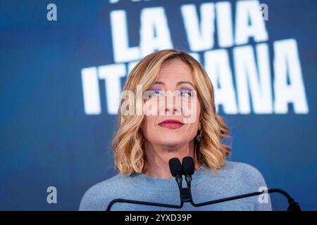 Roma, Italia. 15 dicembre 2024. Il primo ministro italiano Giorgia Meloni partecipa all'incontro politico di Atreju organizzato dai giovani militanti del partito di destra Fratelli d'Italia al Circo massimo di Roma. Credito: SOPA Images Limited/Alamy Live News Foto Stock