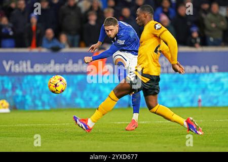 Wolverhampton, Regno Unito. 14 dicembre 2024. L'attaccante dell'Ipswich Town Wes Burns (7) tira in porta durante la partita di Wolverhampton Wanderers FC contro Ipswich Town FC English Premier League al Molineux Stadium, Wolverhampton, Inghilterra, Regno Unito il 14 dicembre 2024 Credit: Every Second Media/Alamy Live News Foto Stock