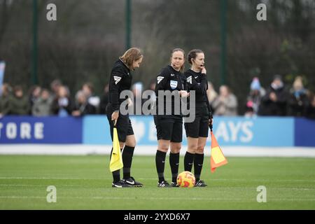 REGNO UNITO. 15 dicembre 2024. Everton FC vs Manchester City FC Barclays Womens Super League WALTON HALL PARK STADIUM, INGHILTERRA - 15 DICEMBRE funzionari partita durante la partita di Barclays Women's Super League tra Everton FC e Manchester City FC al Walton Hall Park Stadium il 15 dicembre 2024 a Liverpool in Inghilterra. ( Crediti: ALAN EDWARDS/Alamy Live News Foto Stock