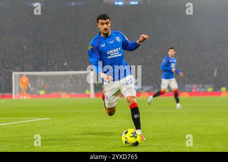 Glasgow, Regno Unito. 15 dicembre 2024. Il Celtic ha giocato con i Rangers a Hampden Park, Glasgow, Scozia, Regno Unito nella finale della Premier Sports Cup. La partita arrivò ai tempi supplementari con il punteggio di 3 - 3 Rangers del Celtic. I marcatori per il Celtic sono stati G. Taylor (56') gol 56 minuti D. Maeda (60') goal 60 minuti N. Kühn (87') e per i Rangers N. Bajrami (41') goal 41 minuti M. Diomande (75') goal 75 minuti Danilo (88'). La partita finì ai rigori e il Celtic vinse 5-4. Crediti: Findlay/Alamy Live News Foto Stock