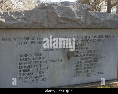 Lapide sulla tomba con i soldati uccisi da Santa Ana durante l'episodio dei fagioli neri della guerra messicano-americana. La tomba si trova a Monum Foto Stock