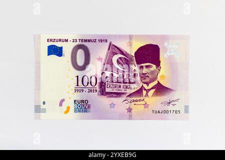 Banconota ricordo da 0 euro zero della Turchia. Edizione commemorativa del 100° anniversario con Mustafa Kemal Atatürk durante il Congresso di Erzurum il 2 luglio Foto Stock