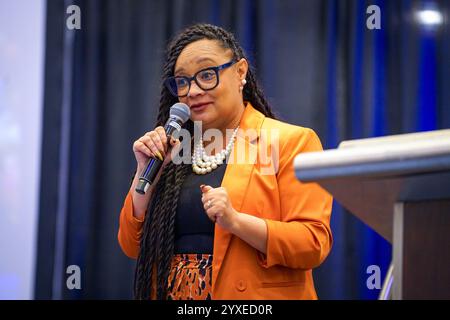 Nikema Williams (D-GA), presidente del Partito Democratico di Georgia, parla sul palco durante un evento Peach State Women for Harris Walz all'Hyatt Regency il 18 ottobre 2024 ad Atlanta, Georgia, USA. (Foto di Julia Beverly/Alamy Live News) Foto Stock