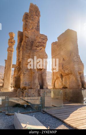 Rovine della porta di tutte le Nazioni a Persepoli, Iran Foto Stock