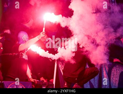 Glasgow, Regno Unito. 15 dicembre 2024. Tifosi dei Rangers durante la finale della Premier Sports Cup, Hampden Park, Glasgow. Il credito per immagini dovrebbe essere: Neil Hanna/Sportimage Credit: Sportimage Ltd/Alamy Live News Foto Stock