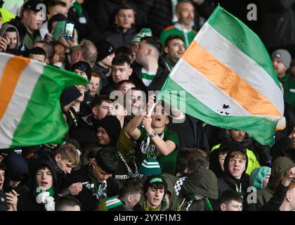 Glasgow, Regno Unito. 15 dicembre 2024. Tifosi del Celtic durante la finale della Premier Sports Cup, Hampden Park, Glasgow. Il credito per immagini dovrebbe essere: Neil Hanna/Sportimage Credit: Sportimage Ltd/Alamy Live News Foto Stock