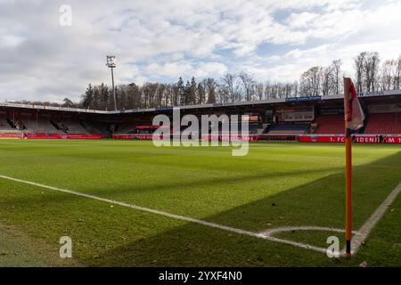 Voith Arena, Stadion, Inneraum, Tribuenen, GER, 1) FC Heidenheim vs. VfB Stuttgart, Fussball, Herren, 1. Bundesliga, 14 anni. Spieltag, Spielzeit 2024/2025, 15.12.2024, LE NORMATIVE DFL/DFB VIETANO QUALSIASI USO DI FOTOGRAFIE COME SEQUENZE DI IMMAGINI E/O QUASI-VIDEO, foto: Eibner-Pressefoto/Wolfgang Frank Foto Stock