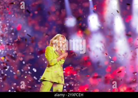 Duesseldorf, Germania. 7 dicembre 2024. Sängerin Helene Fischer steht bei der Aufzeichnung der Helene-Fischer-Show auf der Bühne. Die Sendung Wird AM 25.12.2024 im ZDF ausgestrahlt. Crediti: Rolf Vennenbernd/dpa/Alamy Live News Foto Stock