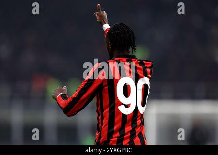 Milano, Italia. 15 dicembre 2024. Tammy Abraham dell'AC Milan gesti durante la partita di serie A tra l'AC Milan e il Genoa CFC allo Stadio Giuseppe Meazza il 15 dicembre 2024 a Milano. Crediti: Marco Canoniero/Alamy Live News Foto Stock