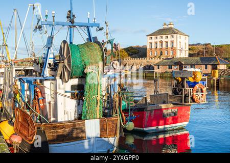 La Gunsgreen House del XVIII secolo si affacciava sul porto di Eyemouth, Berwickshire, Scottish Borders, Scotland UK Foto Stock