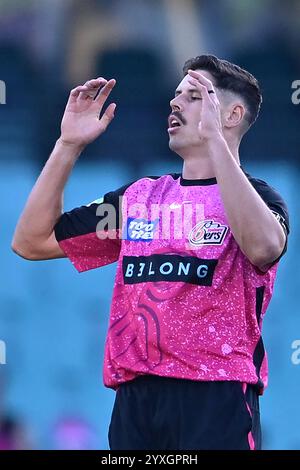 Sydney, Australia. 16 dicembre 2024. Ben Dwarshuis dei Sydney Sixers reagisce dopo il bowling durante la partita di Big Bash League tra i Sydney Sixers e i Melbourne Renegades al Sydney Cricket Ground. I Sydney Sixers vincono la partita di apertura della Big Bash League contro i Melbourne Renegades al Sydney Cricket Ground per 5 wickets (9 palline rimanenti). Melbourne Renegades: 169/7 (20 over), Sydney Sixers 172/5 (18,3 over). Credito: SOPA Images Limited/Alamy Live News Foto Stock