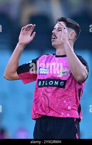 Sydney, Australia. 16 dicembre 2024. Ben Dwarshuis dei Sydney Sixers reagisce dopo il bowling durante la partita di Big Bash League tra i Sydney Sixers e i Melbourne Renegades al Sydney Cricket Ground. I Sydney Sixers vincono la partita di apertura della Big Bash League contro i Melbourne Renegades al Sydney Cricket Ground per 5 wickets (9 palline rimanenti). Melbourne Renegades: 169/7 (20 over), Sydney Sixers 172/5 (18,3 over). (Foto di Ayush Kumar/SOPA Images/Sipa USA) credito: SIPA USA/Alamy Live News Foto Stock